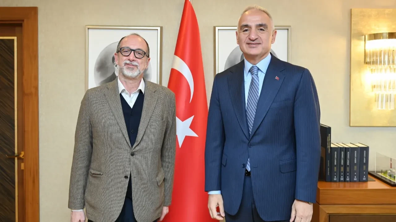 Haydarpaşa ve Sirkeci müzelerine uluslararası dokunuş! Bakan Ersoy, Venedik Bienali ödüllü Luca Molinari ile görüştü