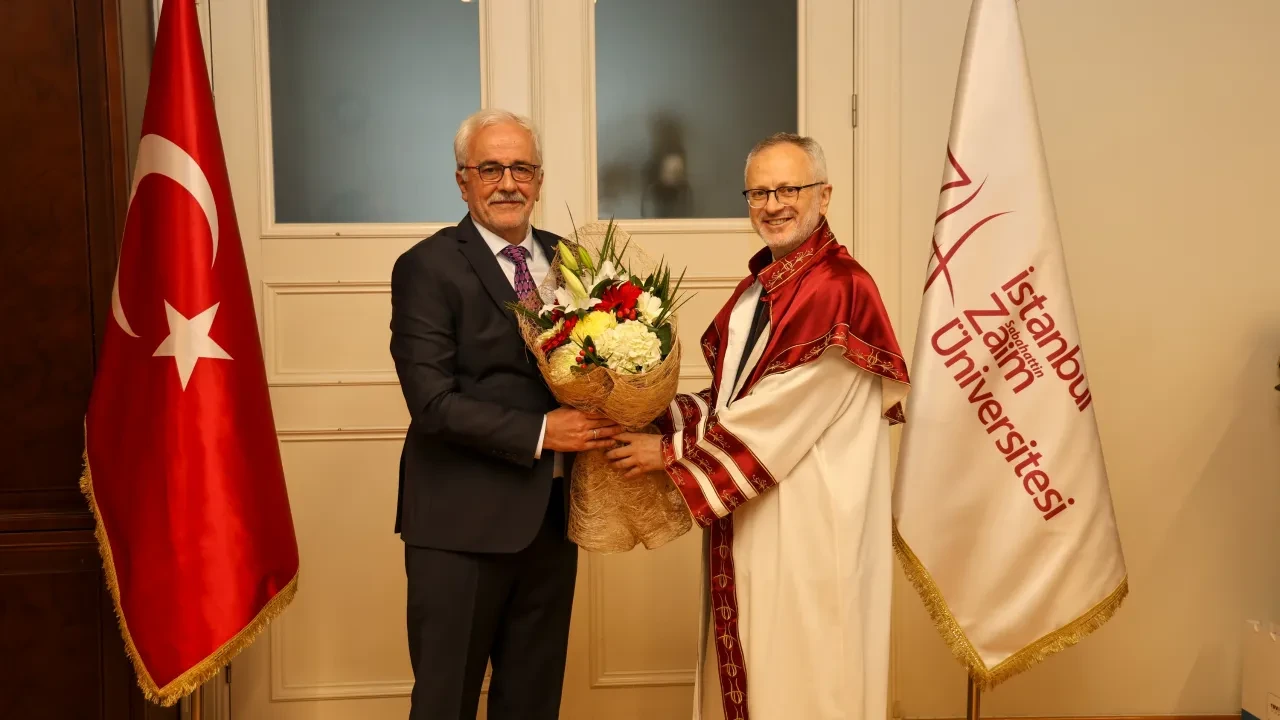 İZÜ Rektörlüğünde devir teslim töreni gerçekleştirildi