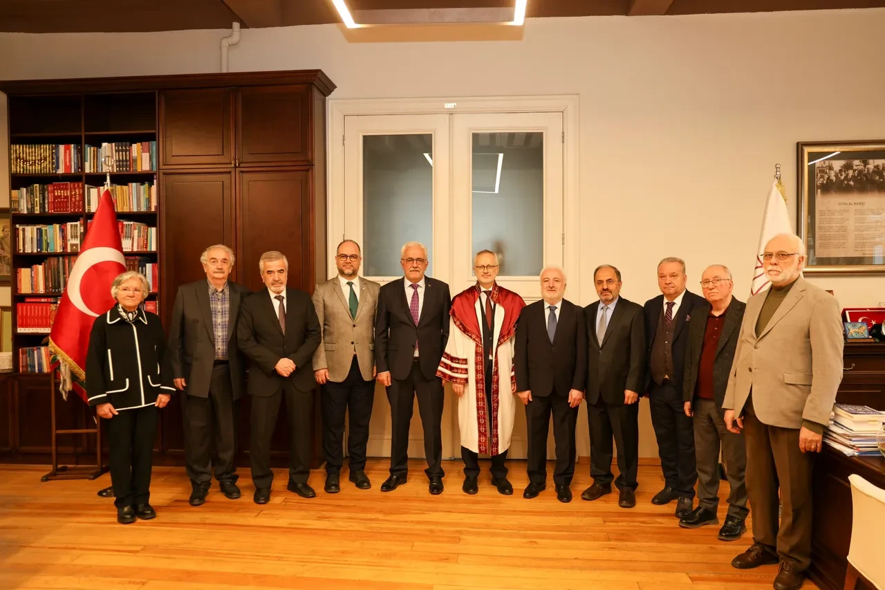 İZÜ Rektörlüğünde devir teslim töreni gerçekleştirildi