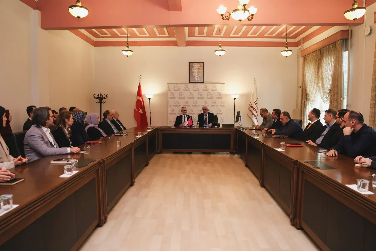 İZÜ Rektörlüğünde devir teslim töreni gerçekleştirildi