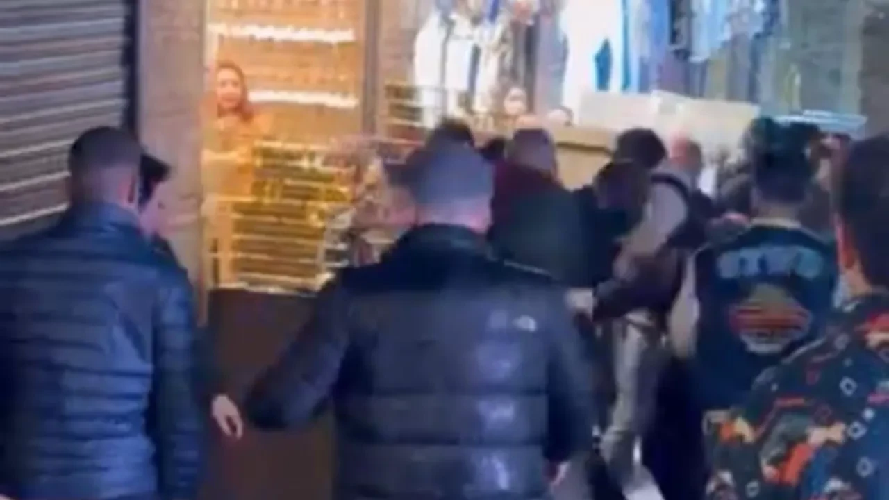 Kapalı Çarşı’da meydan muharebesi! Yumruklar havada uçuştu 