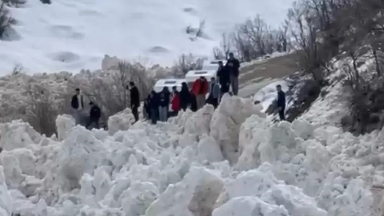 Öğrenciler ölümden saniyelerle kurtuldu! Şırnak'taki çığ faciaya neden oluyordu