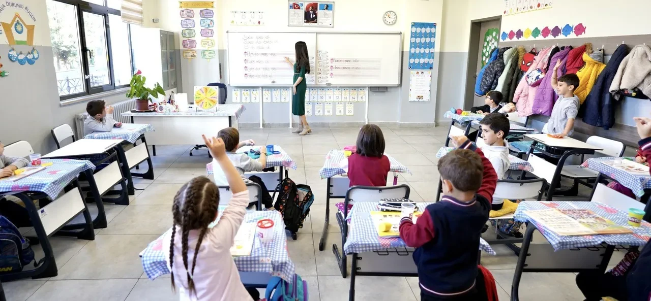 Öğretmen alan değişikliği başvuru şartları neler kimler alan değiştirebilir?