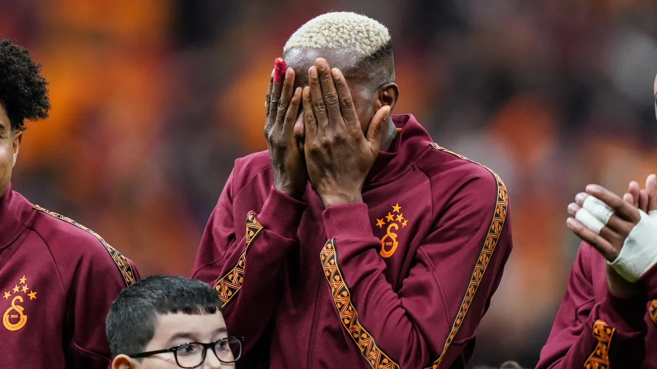 Osimhen ameliyat masasında! Galatasaray'da kaçıracağı maçlar belli oldu! Fenerbahçe derbisi riske girdi