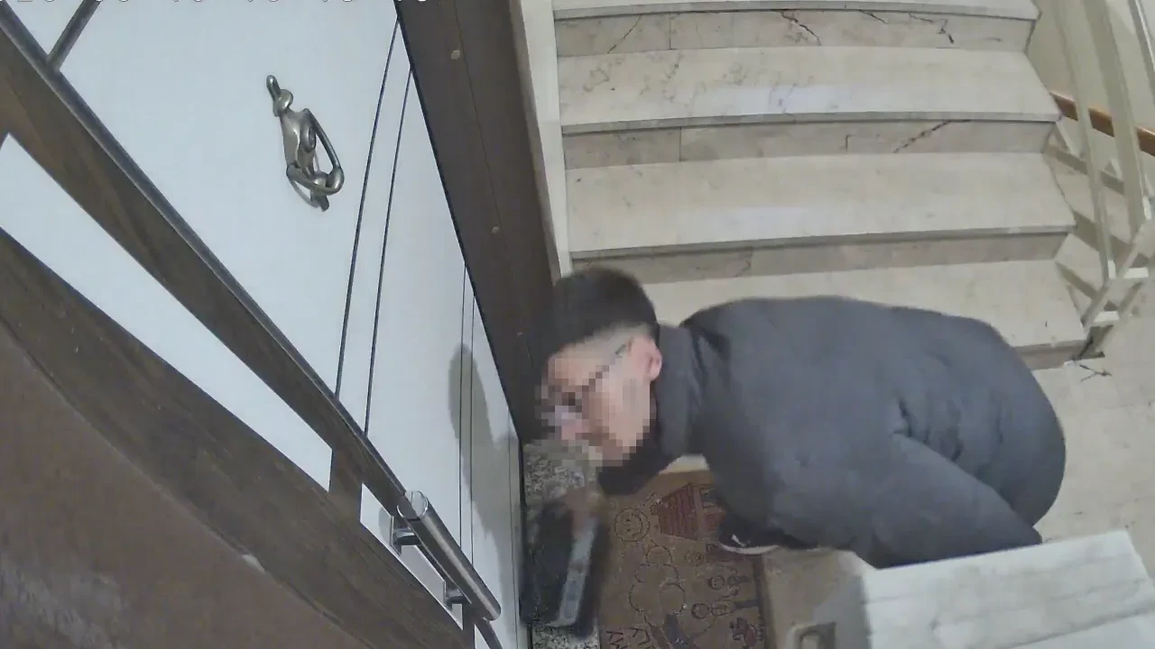 Ramazan davulcusuyum deyip para topladı: Tam hırsızlık yapacakken güvenlik kamerasına yakalandı