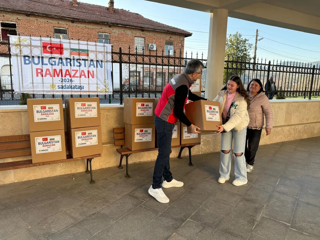 Sadakataşı 30 ülkeye Ramazan yardımı ulaştırdı 