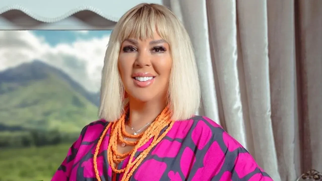 Safiye Soyman'ın kapısına gelen yaban domuzuyla ilginç anları! Paniği kameraya yansıdı 