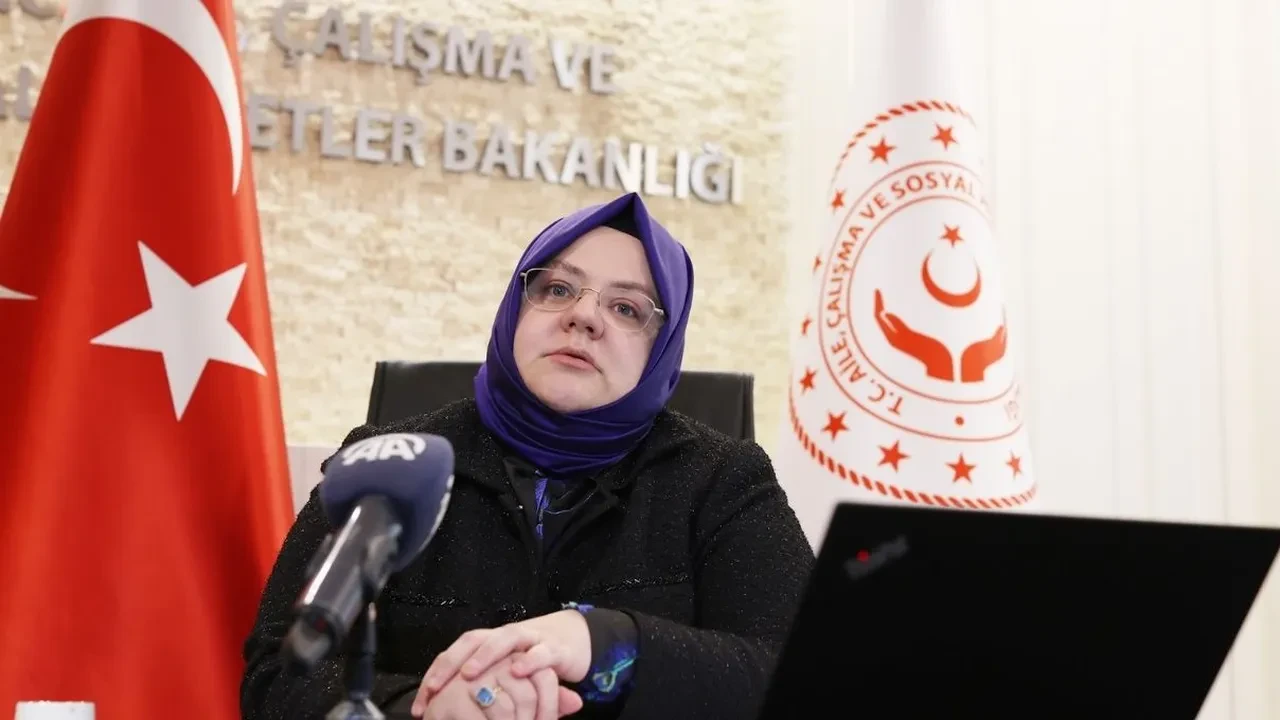 Zehra Zümrüt Selçuk kimdir? Zehra Zümrüt Selçuk kaç yaşında, kiminle evli, çocuğu var mı?