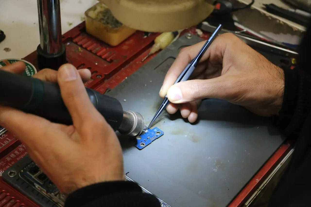 13 yıllık tamirci, telefonları mahveden hatayı açıkladı: Cihazların ömrünü yarıya düşürüyor