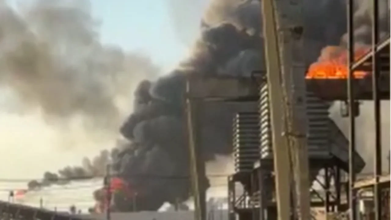 ABD'de dev petrol rafinerisinde patlama: Gökyüzünü alevler kapladı