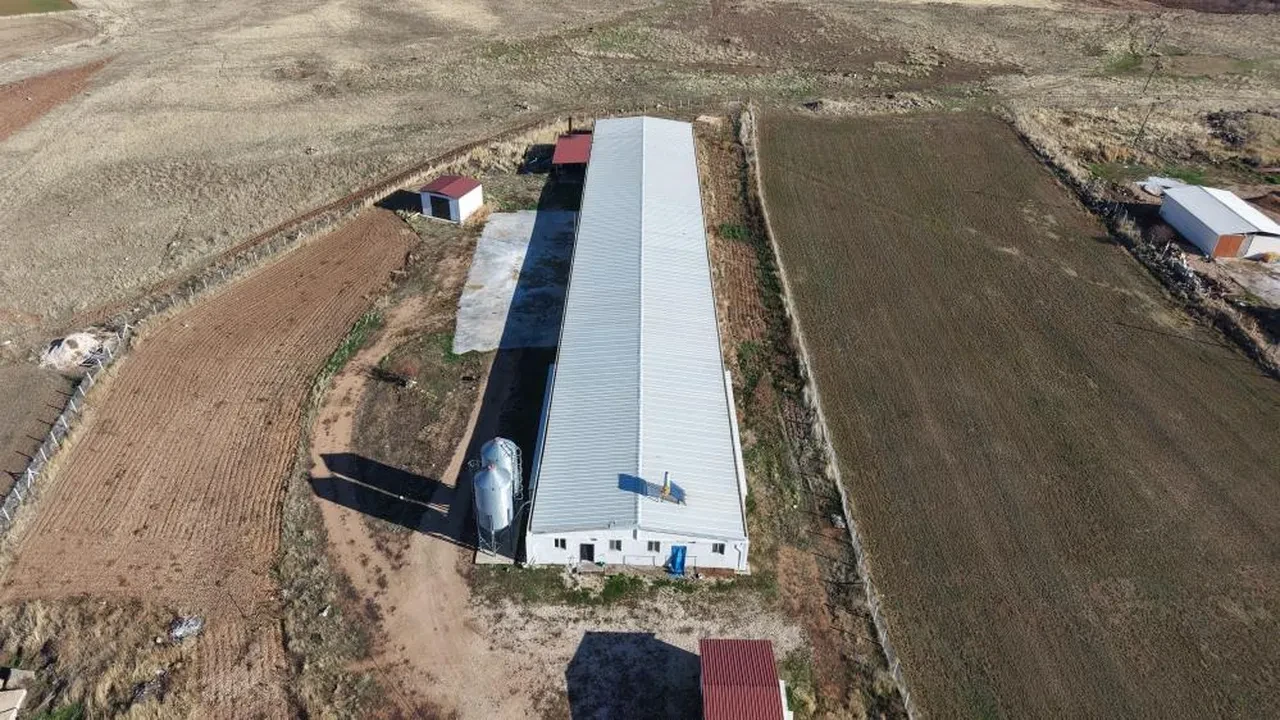 Devlet desteğiyle iki çiftlik kurdu, kendi işinin patronu oldu! Yıllık 360 ton üretim yapıyor