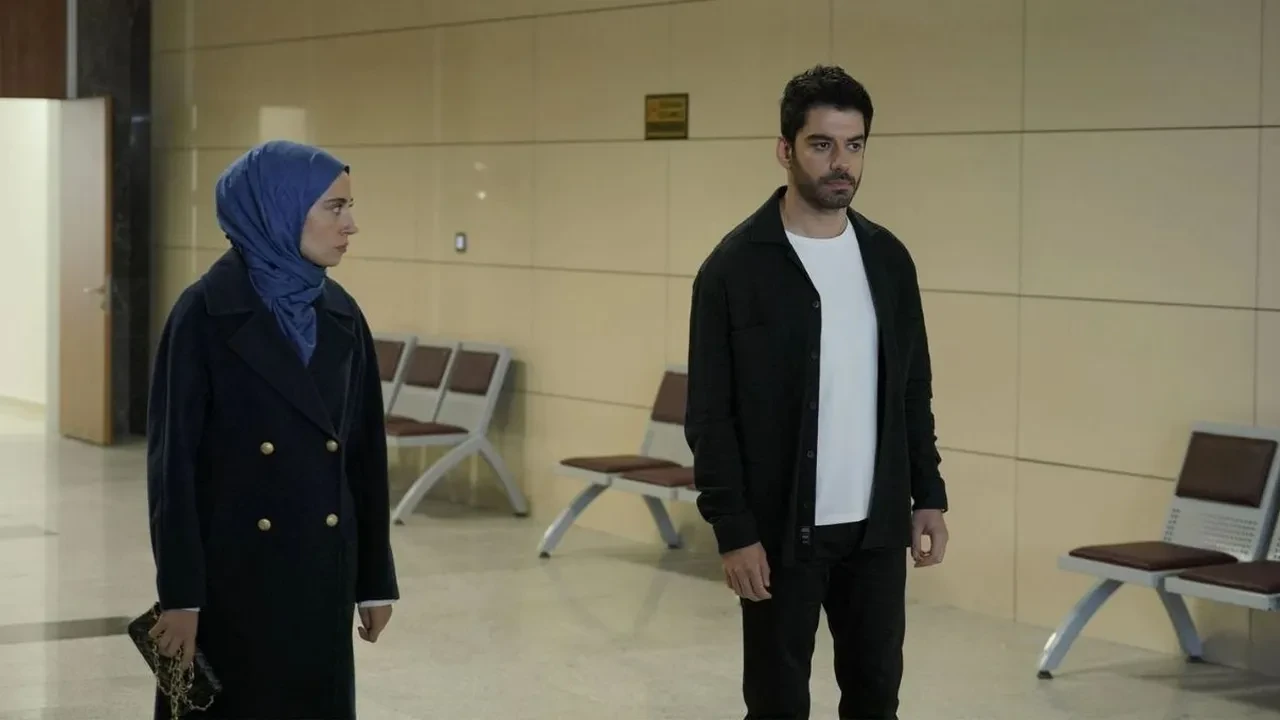 Emrah Altıntoprak’ın paylaşımı dikkat çekti! Kızılcık Şerbeti’nin eski kadrosu yeniden bir arada! 