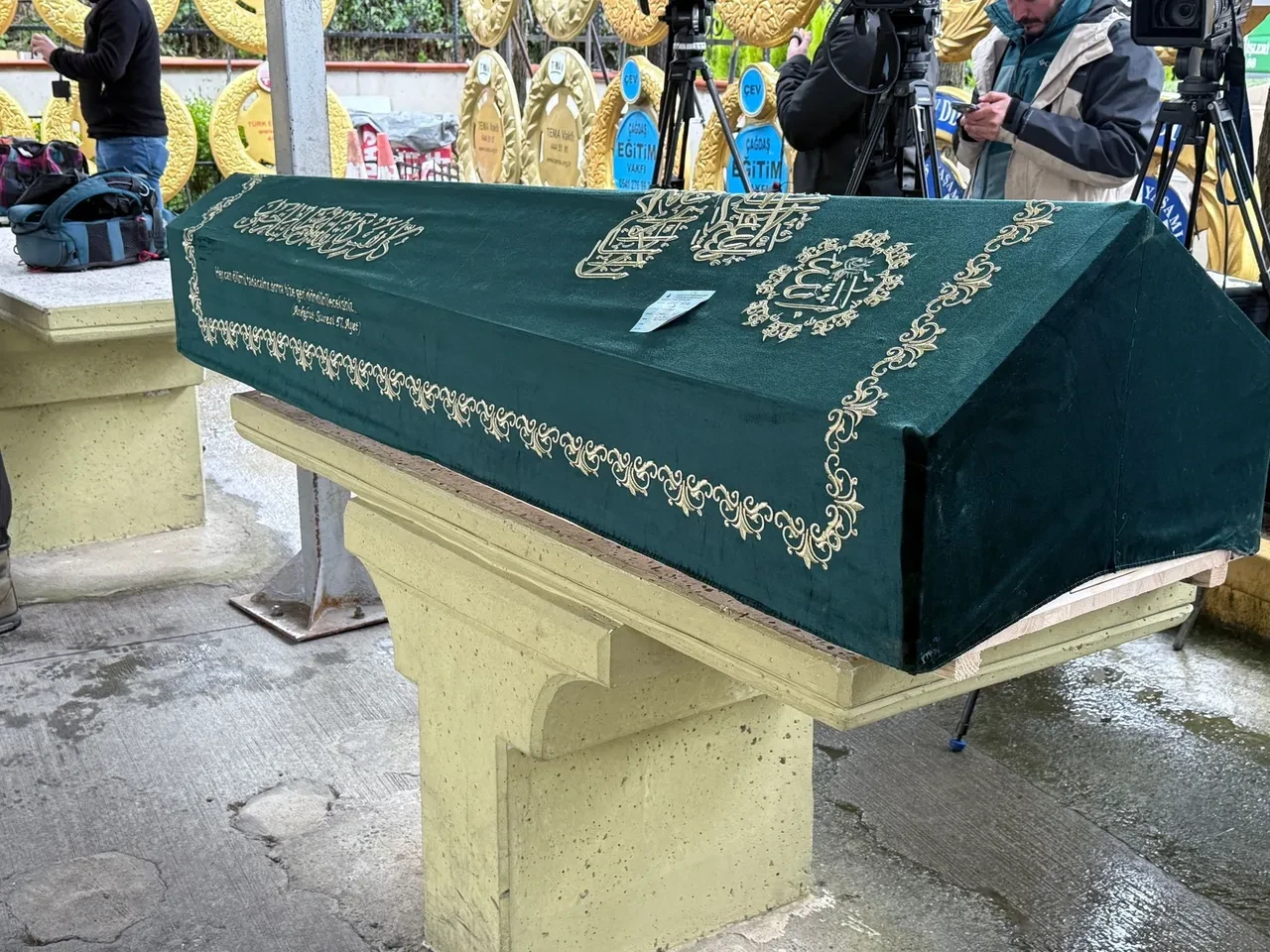 Erol Köse son yolculuğuna uğurlandı! 