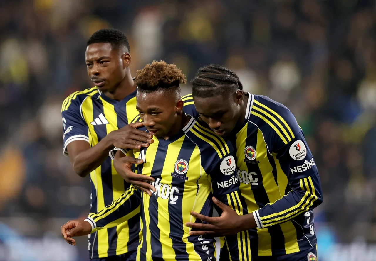 Fenerbahçe'den Hollanda çıkarması! Aynı takımdan 3 oyuncu tribünden izlendi, yönetimden onay çıktı