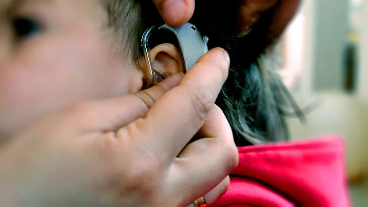 Kulak temizlerken sağlığınızdan olmayın! Uzmandan kritik uyarı: 'Faydadan çok zarar verir'