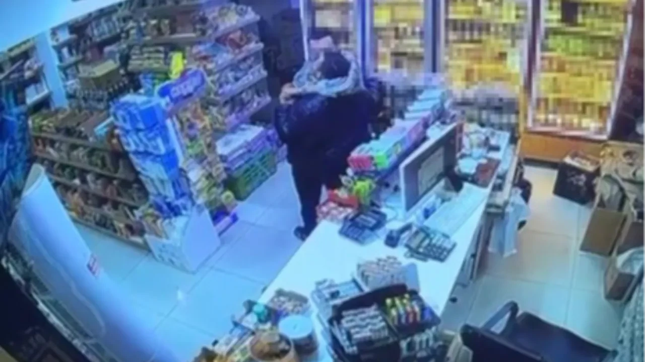 Markette kan donduran cinayet! 19 yaşındaki gencin ölüm anı kamerada