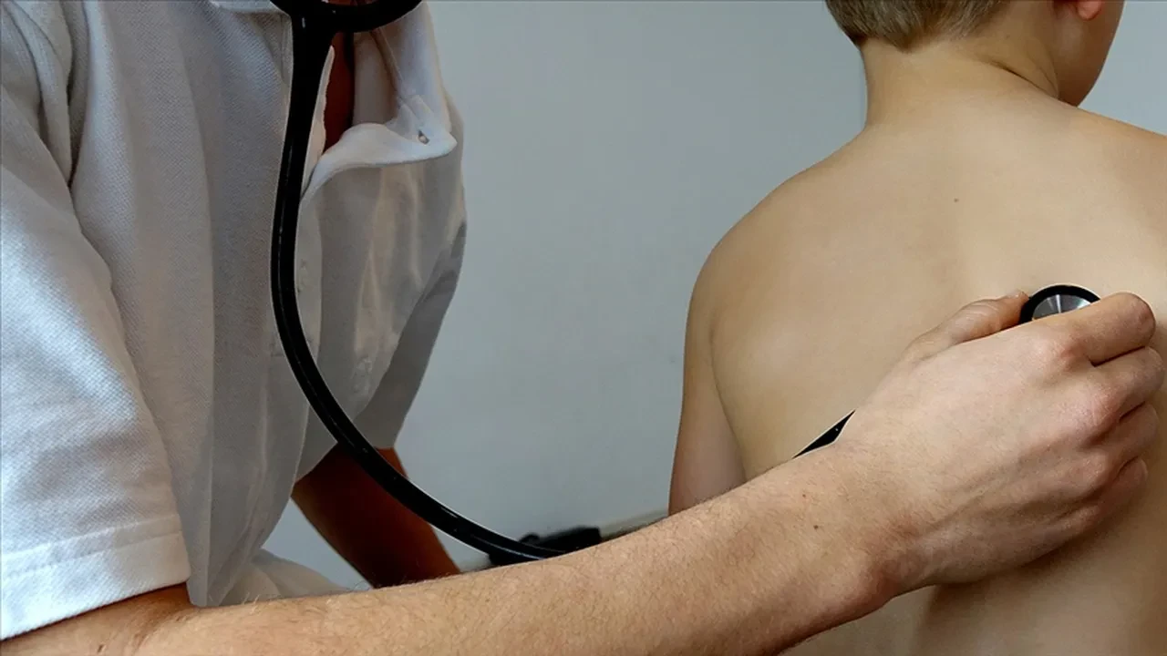 Mevsim geçişlerinde çocuklara dikkat! Uzmanlardan kritik enfeksiyon uyarısı