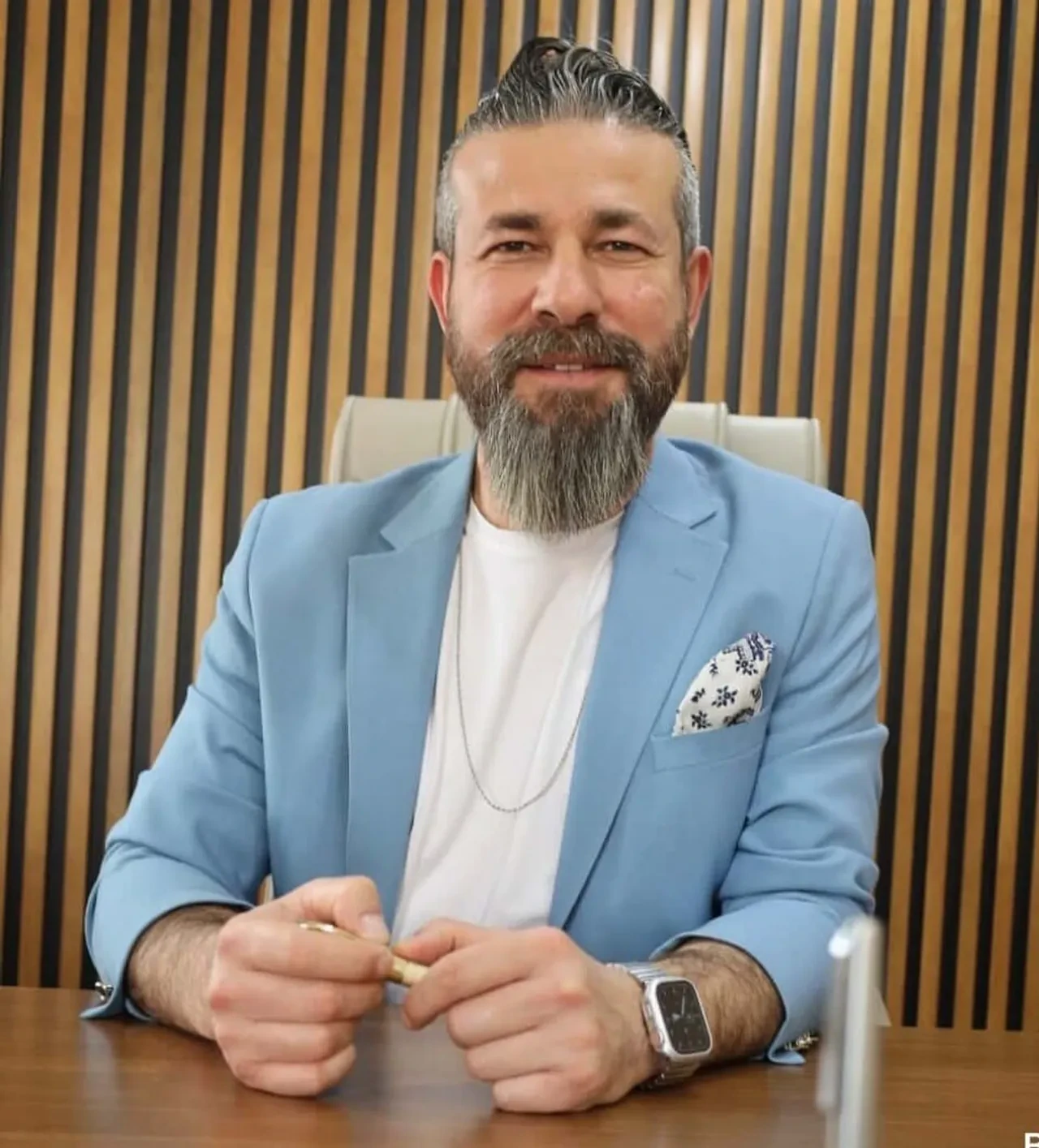 Otoparkı işgal etti:  Hakkını arayan komşusunu kızının önünde katletti