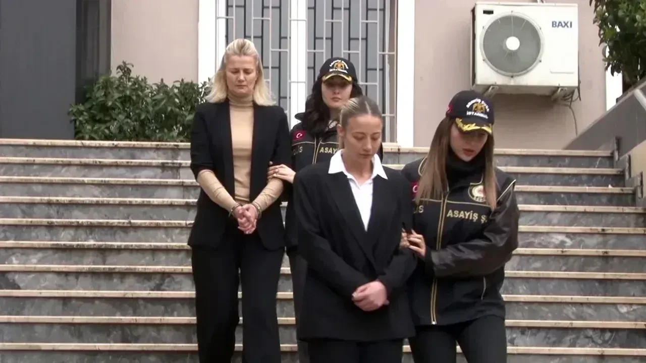 Survivor'da Aleyna Kalaycıoğlu ile Yunus Emre'nin görüntülerine sinirlenmişti! Eski eş Bedia Gözen'den zehir zemberek sözler 