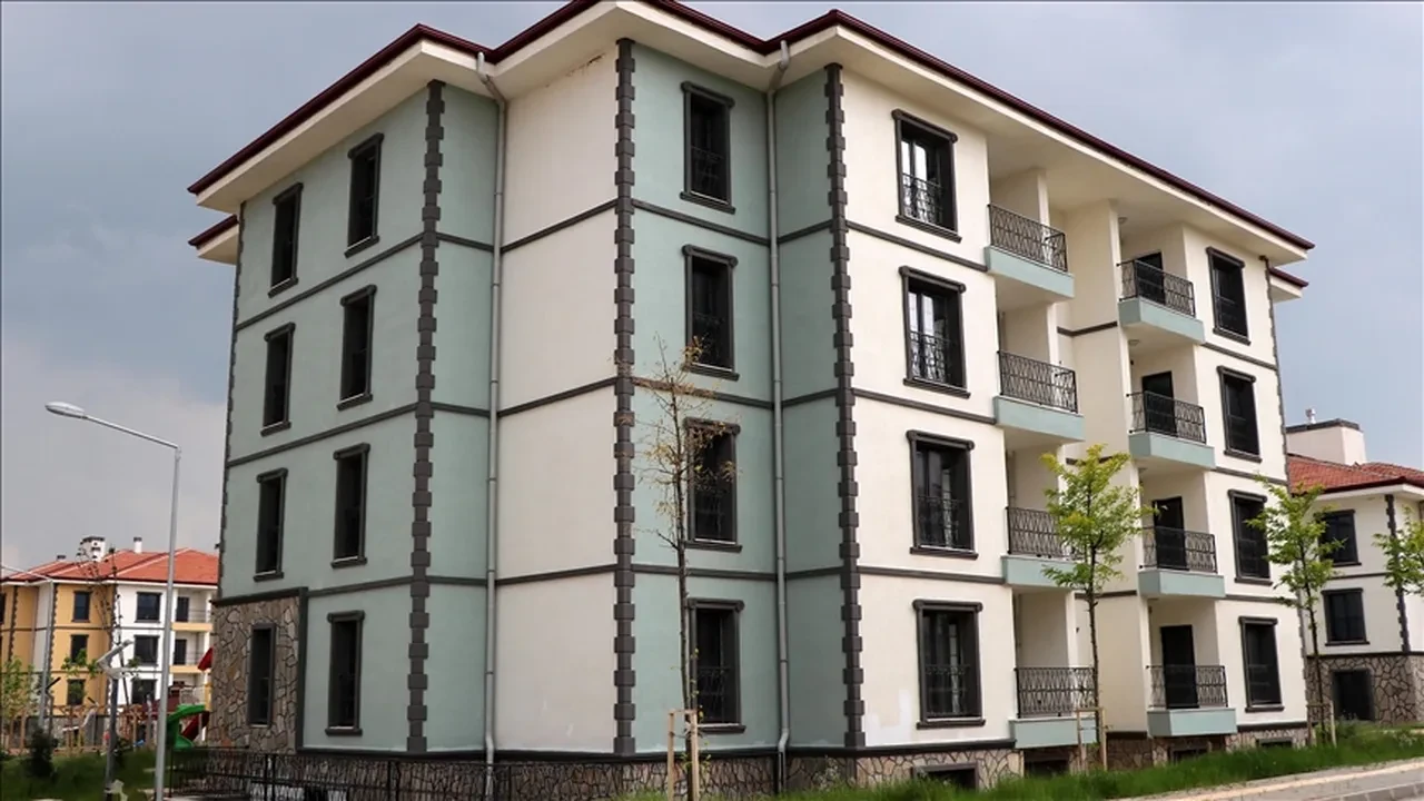 TOKİ İstanbul kuraya katılacaklar listesi! İstanbul TOKİ emekli/genç başvurusu kabul edilenler isim listesi yayımlandı 