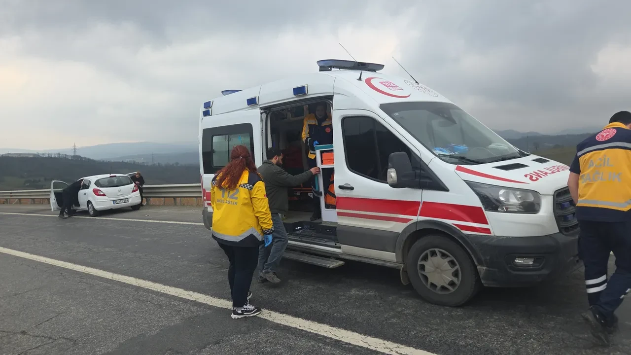 Yalova-Bursa yolu ulaşıma kapandı! Süpürgelik mevkiinde tır devrildi