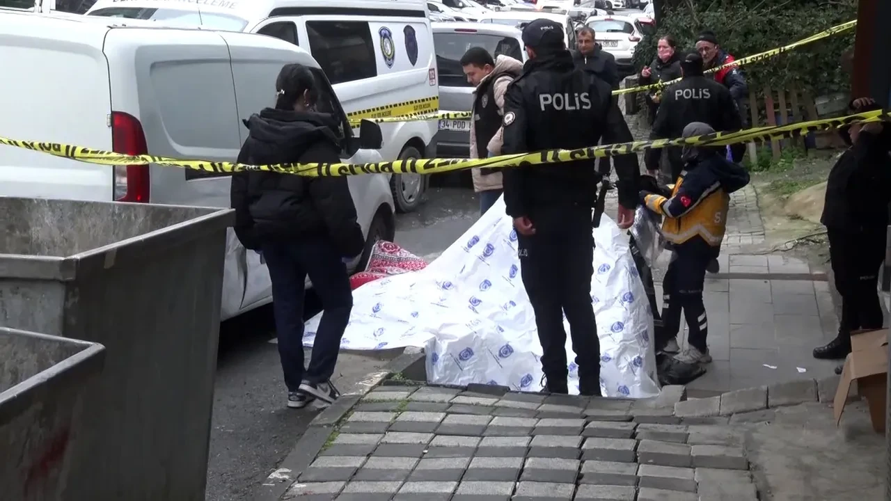 Yaşlı kadın üçüncü katın penceresinden düştü: Feci şekilde hayatını kaybetti