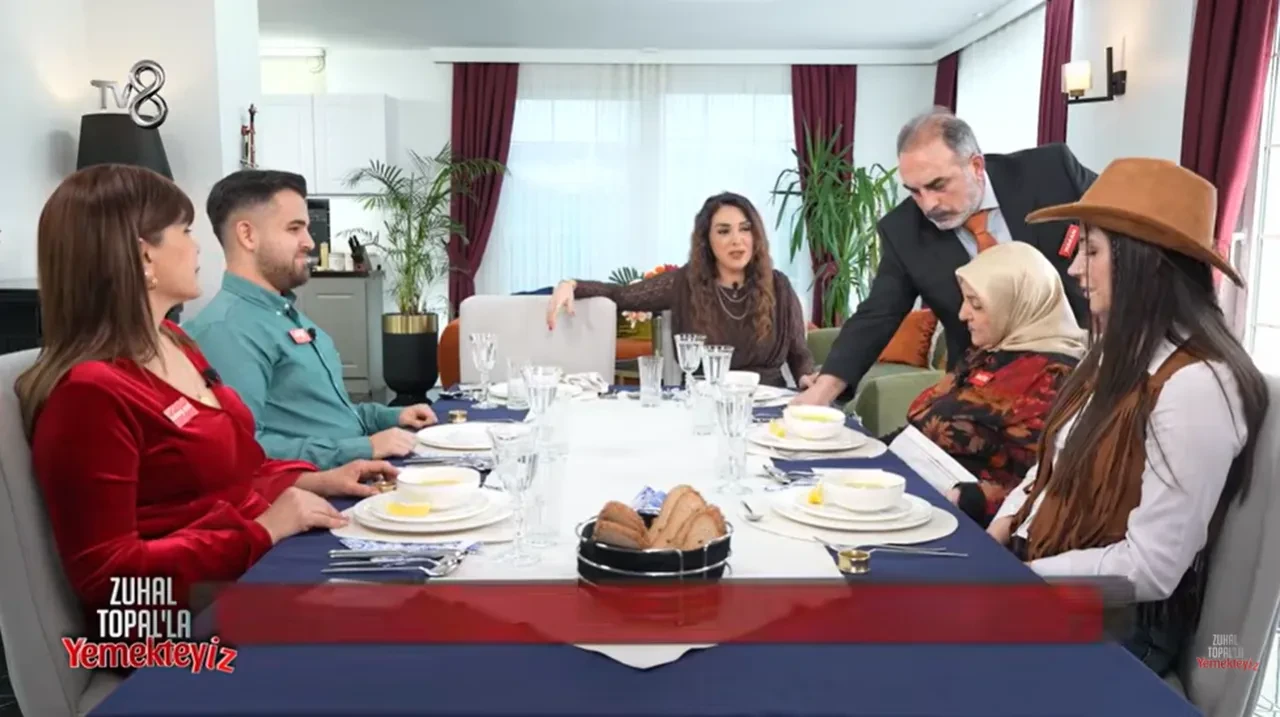 Yemekteyiz İrem Ayıkoğlu kimdir, mesleği nedir? Yemekteyiz İrem kovboy şapkasıyla dikkat çekti