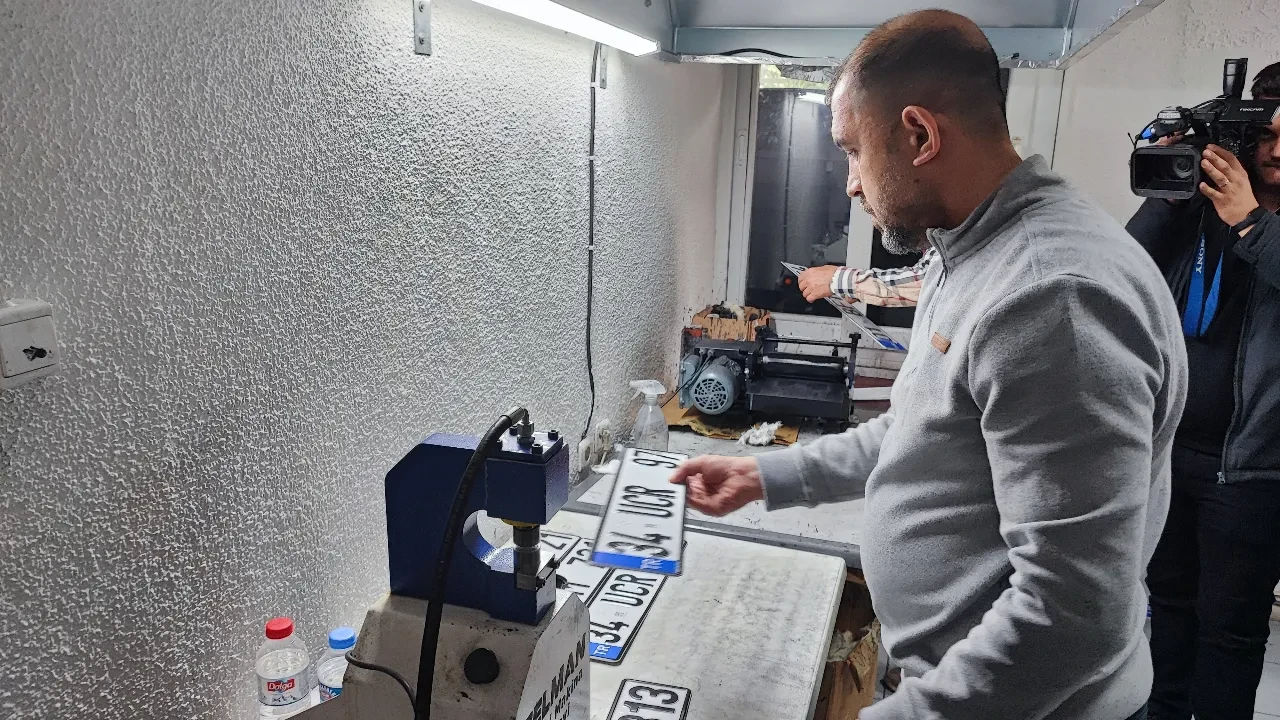 Araç sahiplerinde APP plaka paniği: Vatandaş eski plakasını da değiştirmek istiyor