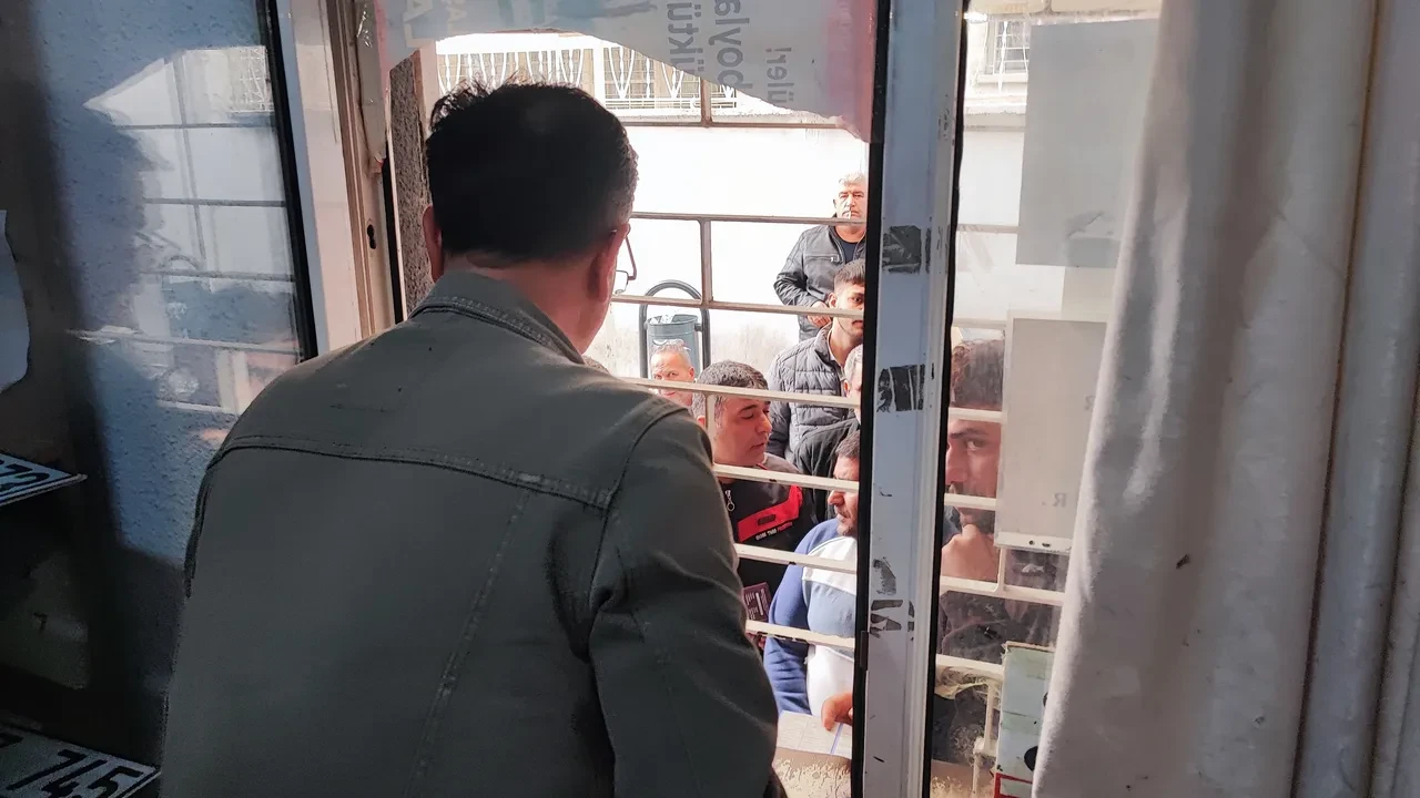 Araç sahiplerinde APP plaka paniği: Vatandaş eski plakasını da değiştirmek istiyor