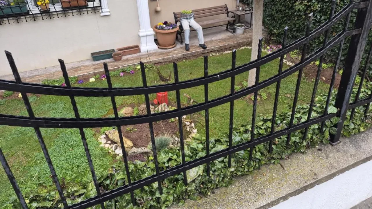 Bahçeye bakanlar kısa süreli şok geçirdi! Bakan dönüp bir daha baktı