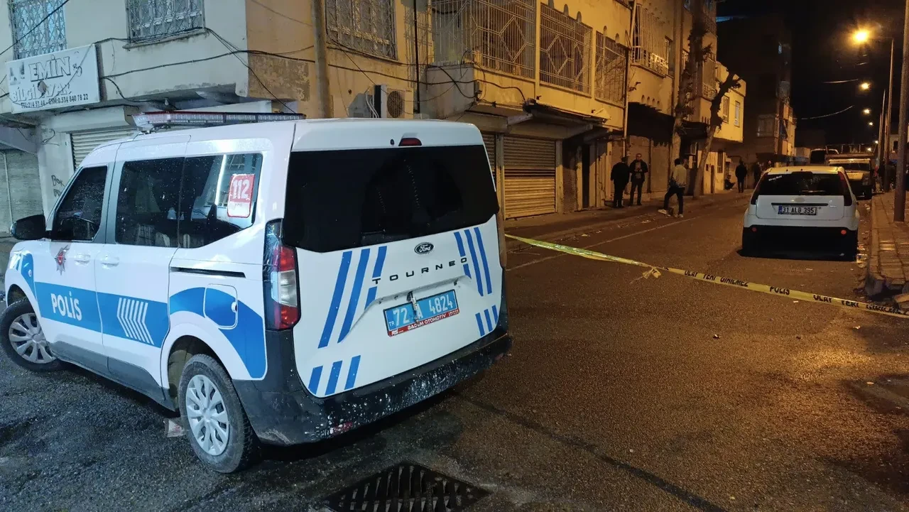 Batman'da komşular birbirine girdi! Taşlı, sopalı ve bıçaklı kavga