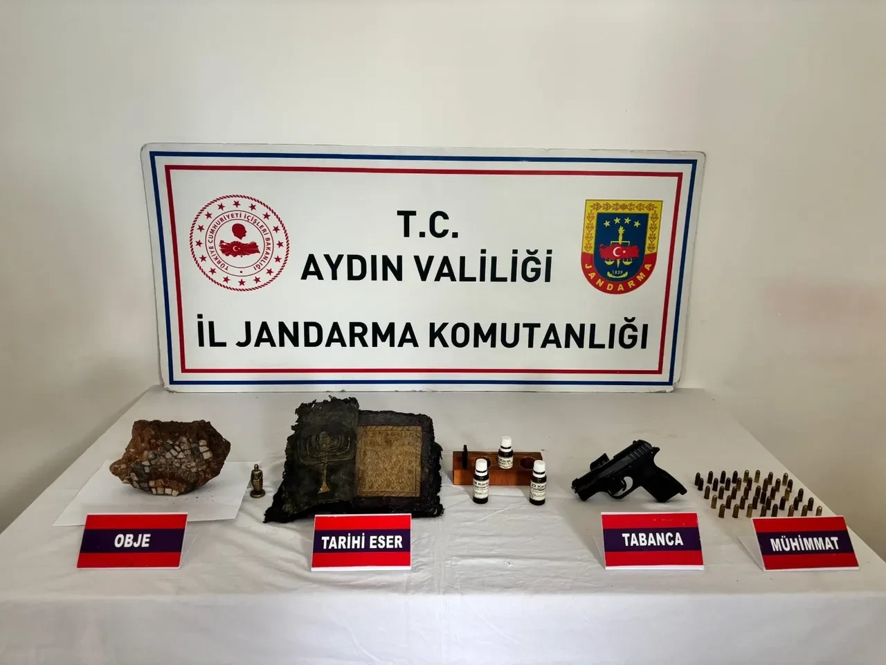 Bizans dönemine ait tılsım kitabı ele geçirildi! Aydın’da jandarmadan tarihi eser operasyonu