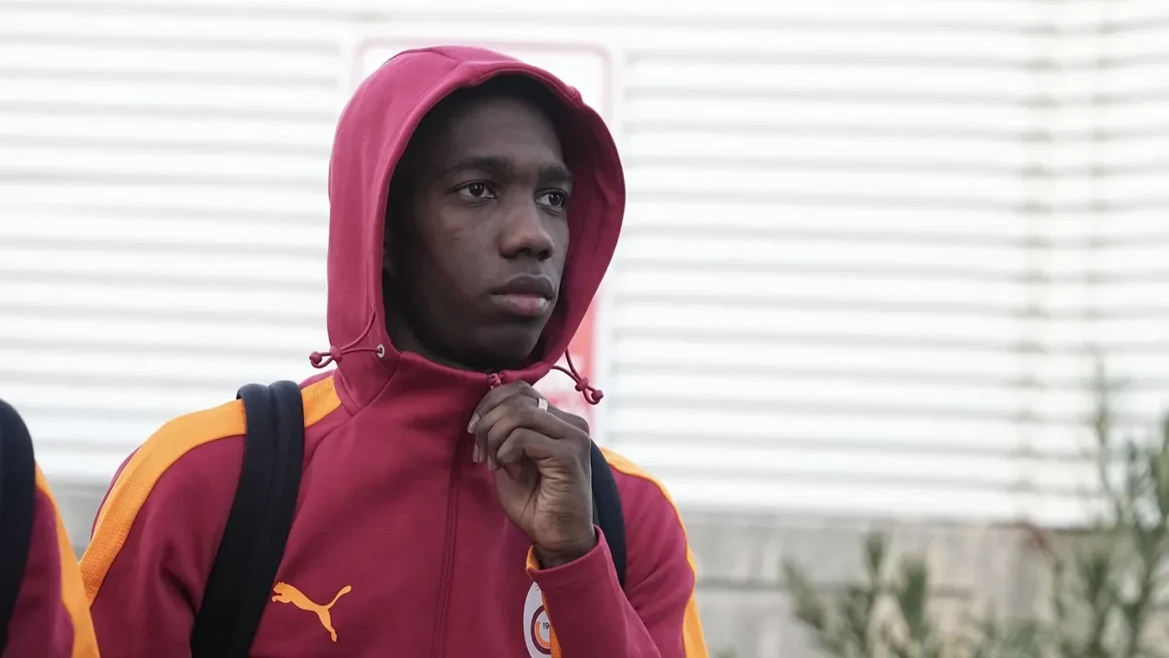 Galatasaray'da beklenmedik ayrılık! Okan Buruk kararını verdi: 23 Milyon Euroluk yıldızla yollar ayrılıyor