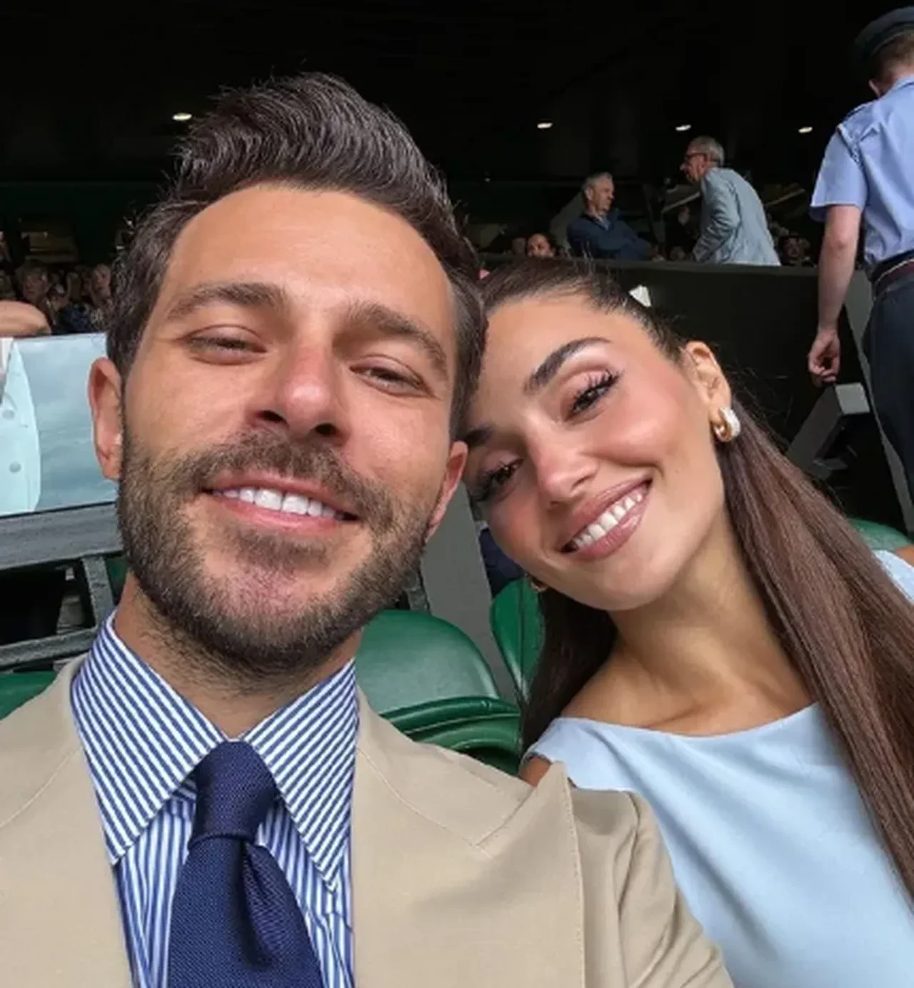 Hakkında gözaltı kararı olan Hande Erçel, sevgilisi Onur Güvenatam ile Türkiye'ye doğru yola çıktı! İlk paylaşım geldi 