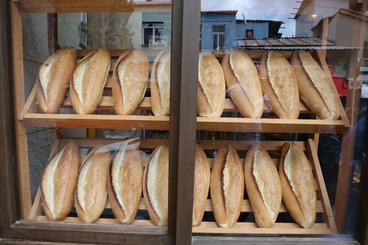 İzmir'de ekmeğe zam!