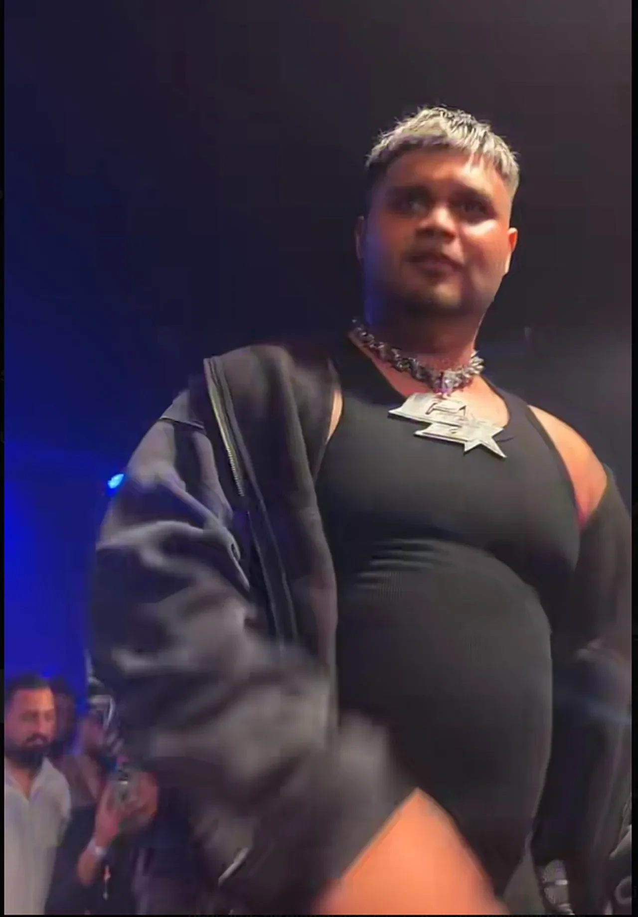 Lvbel C5 aldığı kilolarla sosyal medyanın diline düştü! Sahnede hareket bile edemedi 