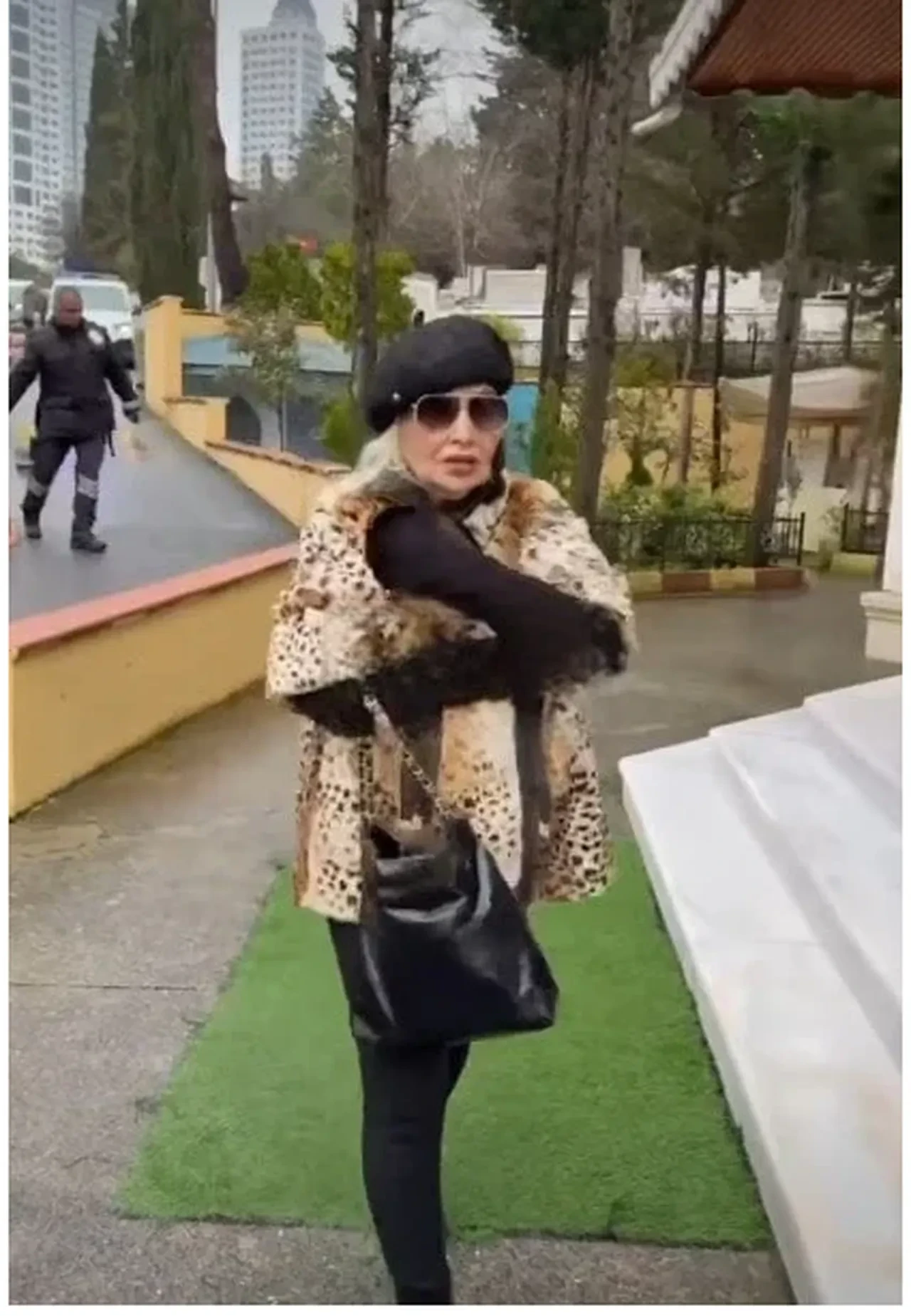 Orhan Gencebay Erol Köse'nin cenazesinde araçtan inmedi! Son sağlık durumu merak konusu oldu 