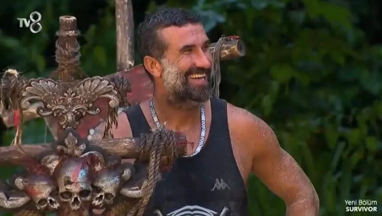 Survivor eski yarışmacısı Hikmet Tuğsuz, bu kez Can Berkay'ı hedef aldı! Tuğsuz'dan Berkay'a olay sözler