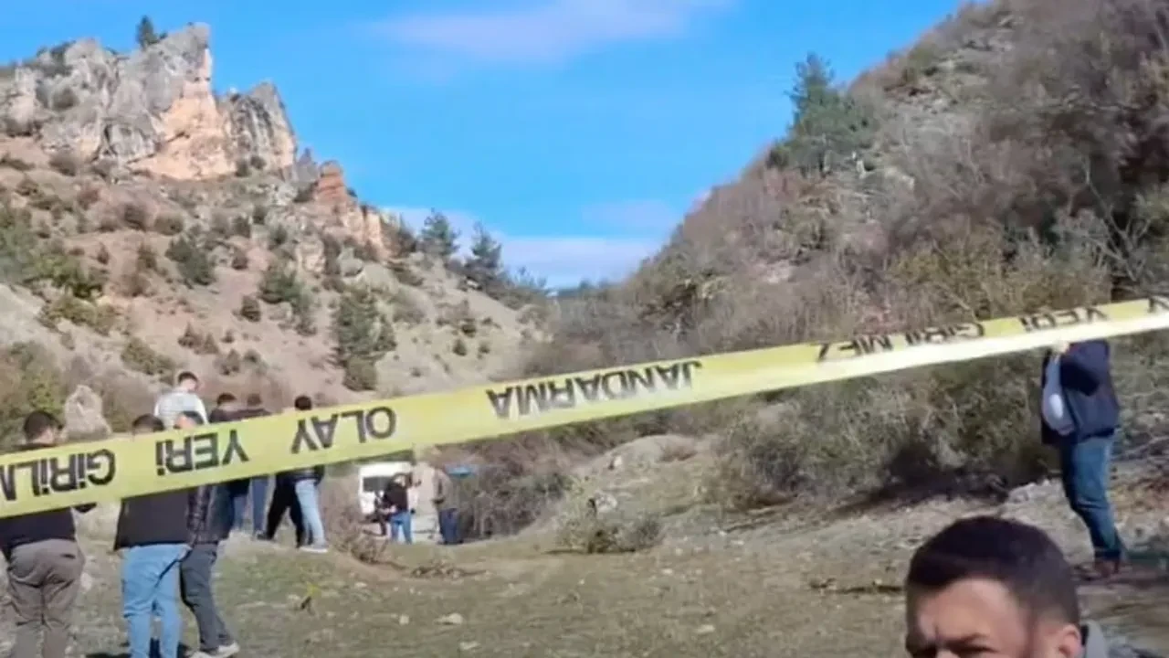 2 yaşındaki kayıp çocuk dağın zirvesinde bulundu