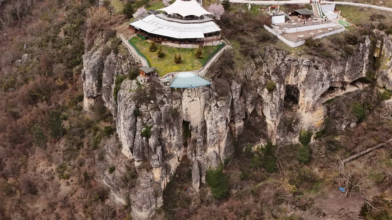 80 metre yükseklikten kendini boşluğa bıraktı! Karabük'te kan donduran olay