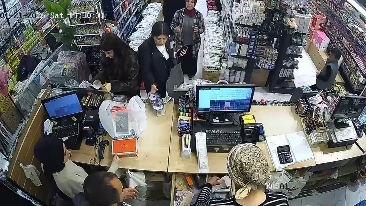 Hem suçlu hem güçlü: Kırdığı bardağın parasını ödemedi, tartışma çıkıca dükkanın camını yere indirdi