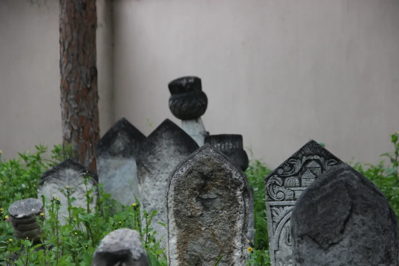 Manisa’da tarihe büyük saygısızlık: 500 yıllık hazireyi tahrip ettiler