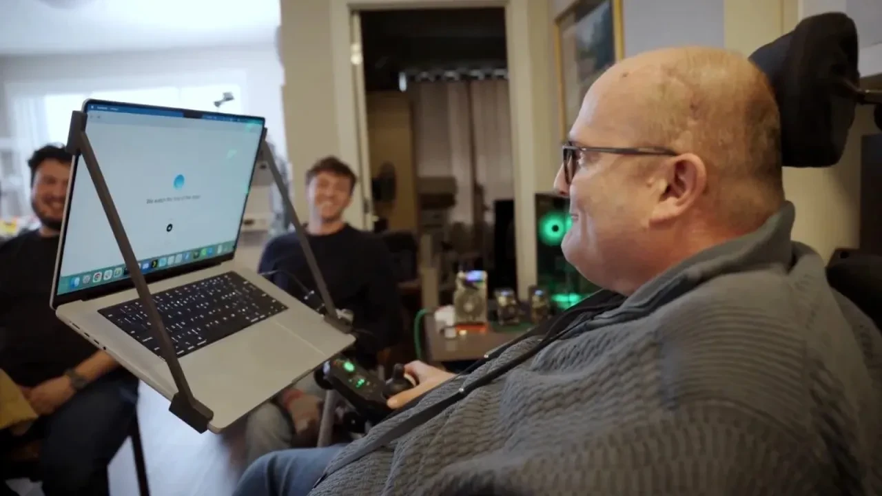 Neuralink beyin çipi takılan bir ALS hastası, ağzını hiç açmadan kendi sesiyle konuştu