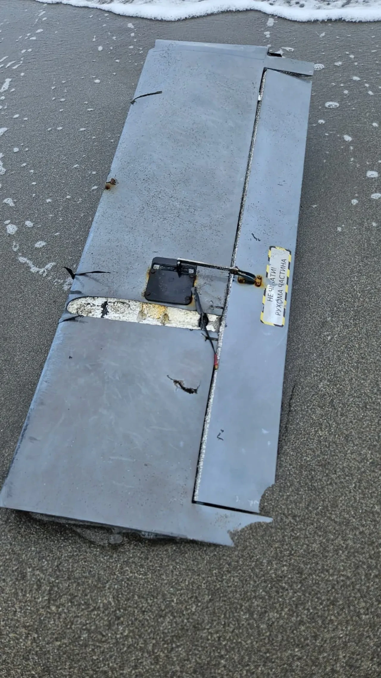 Sakarya'da dron parçası paniği! Sahile vuran parça incelemeye alındı