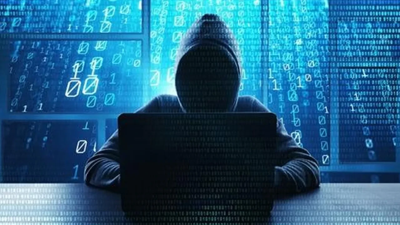 'Siyah Şapkalı Hacker' çetesi çökertildi! 19 milyon kişinin tüm bilgilerini çalmışlar: Instagram, Facebook ve e-posta şifreleri ellerinde