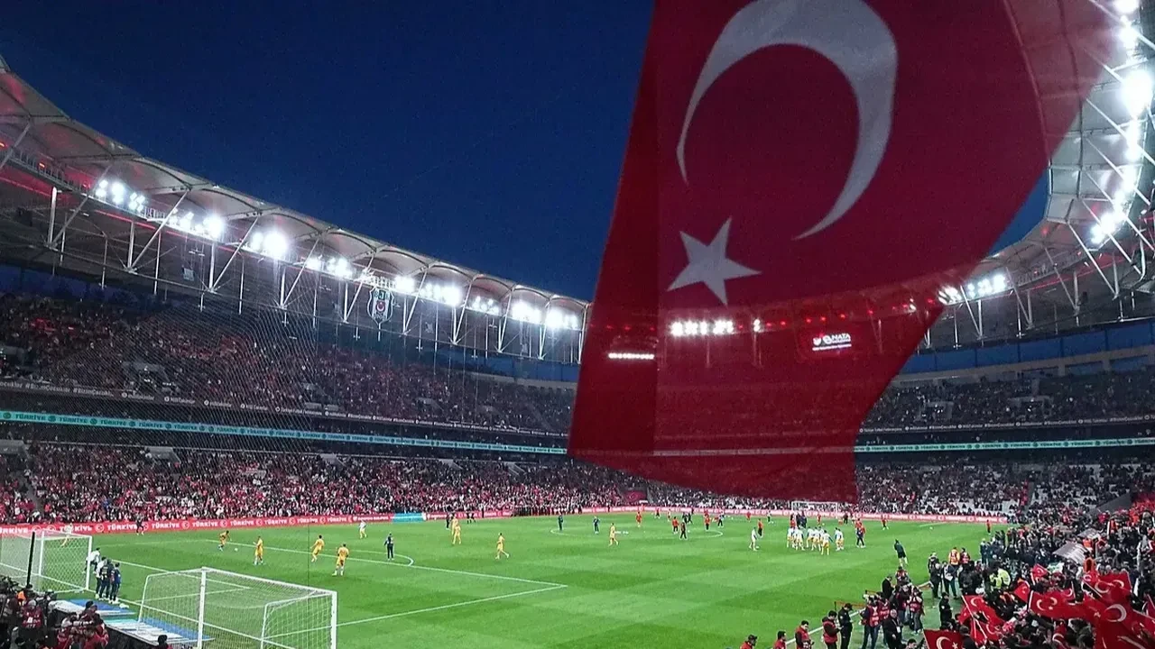 Türkiye-Romanya maçını spor dünyasından pek çok isim stadyumda izledi!
