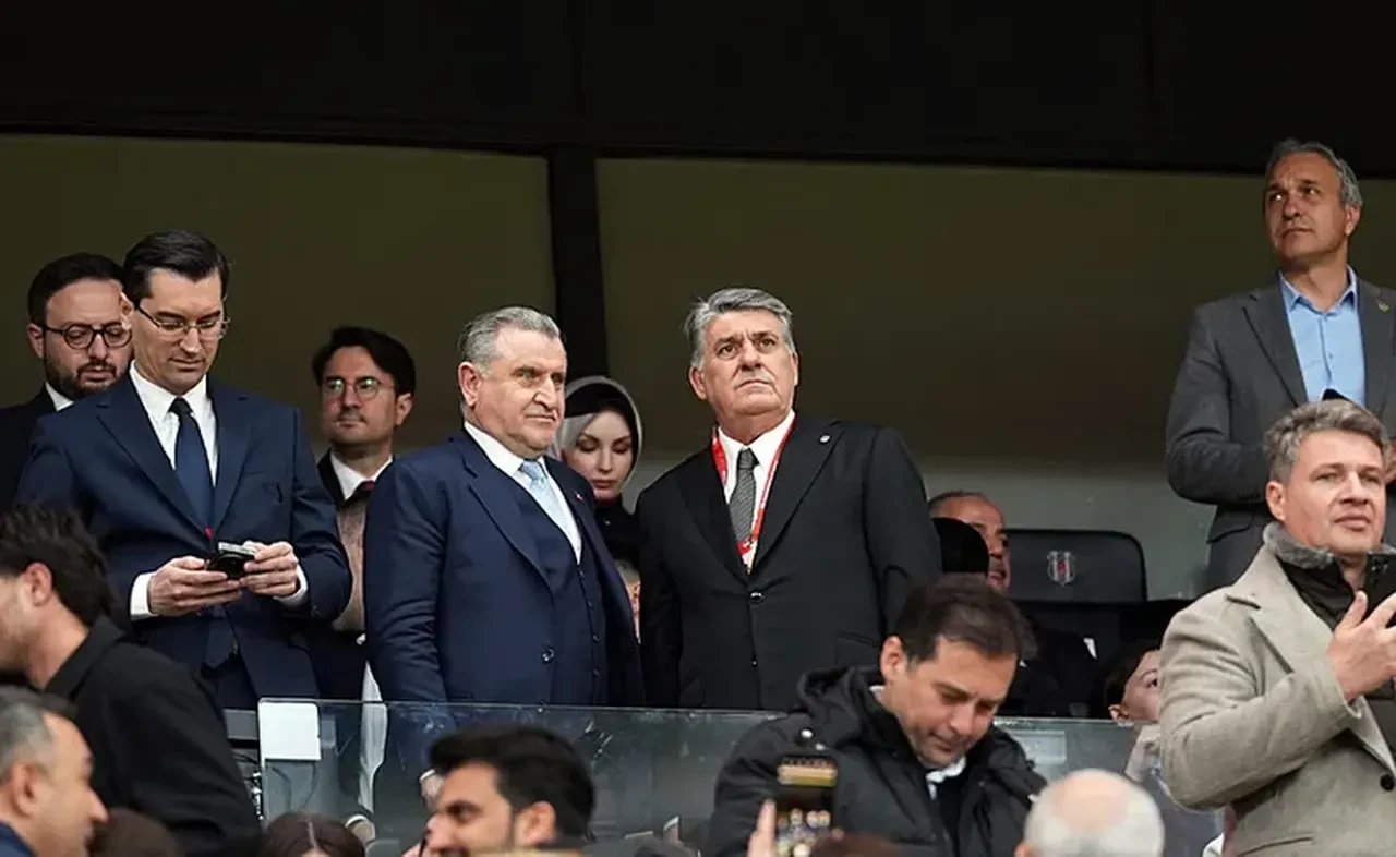 Türkiye-Romanya maçını spor dünyasından pek çok isim stadyumda izledi!