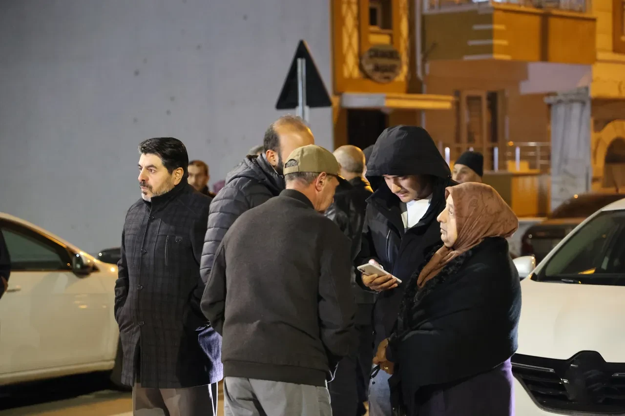 Umreye gitmek için uçağı beklemeye başladılar, gerçeği öğrenince şok geçirdiler