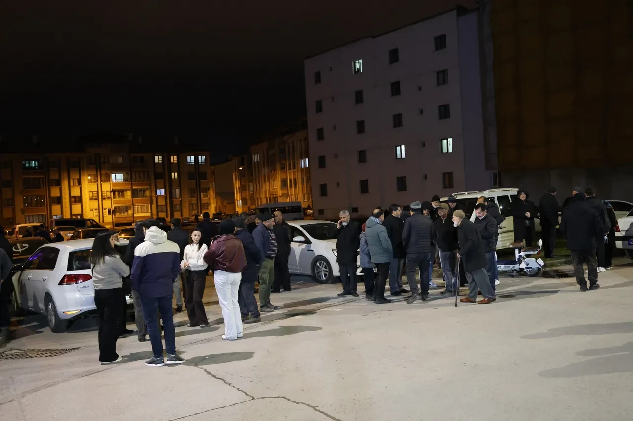 Umreye gitmek için uçağı beklemeye başladılar, gerçeği öğrenince şok geçirdiler