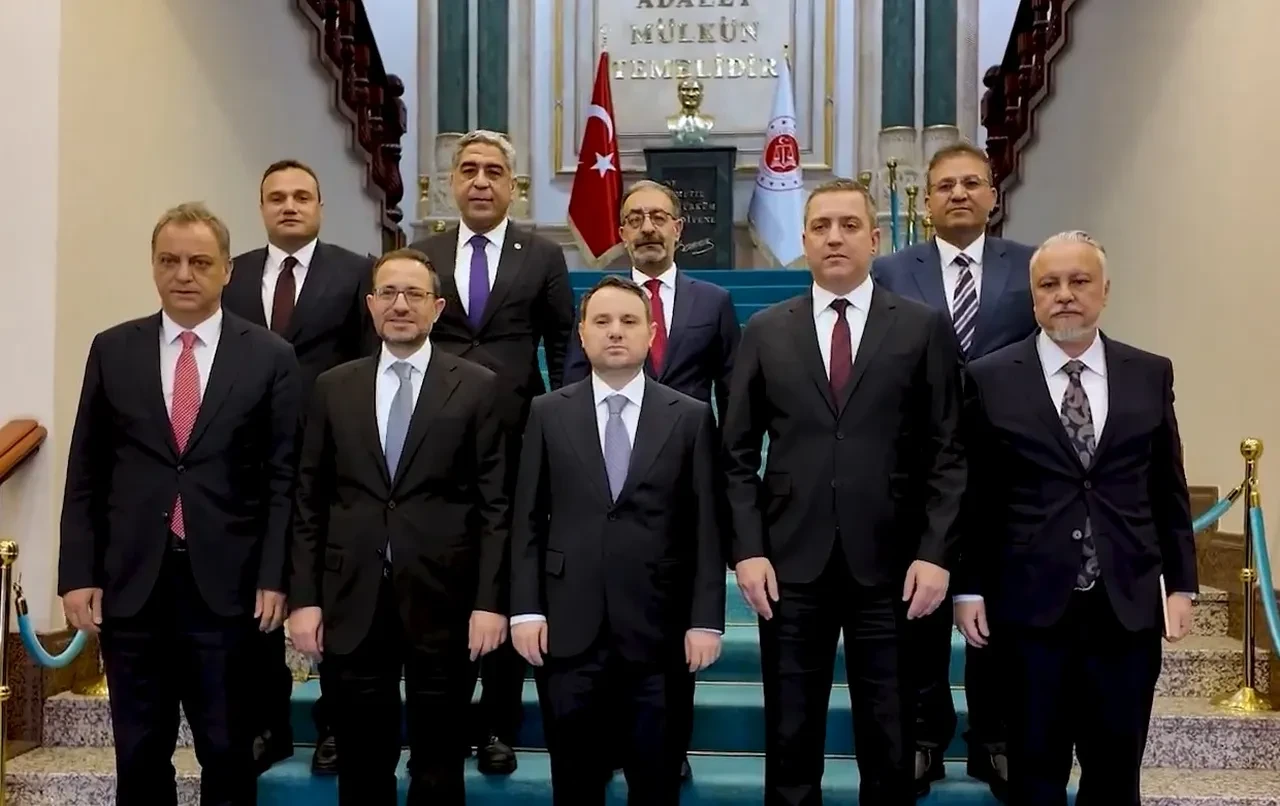 Yargı hızlanacak avukatların hakları iyileştirilecek: Bakan Akın Gürlek tapudaki düzenlemeyi duyurdu